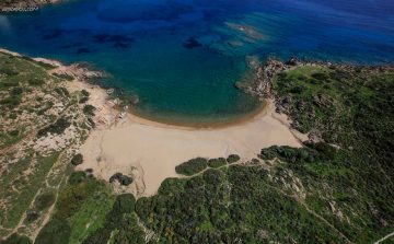 Treis Eklisies Beach Ios Island